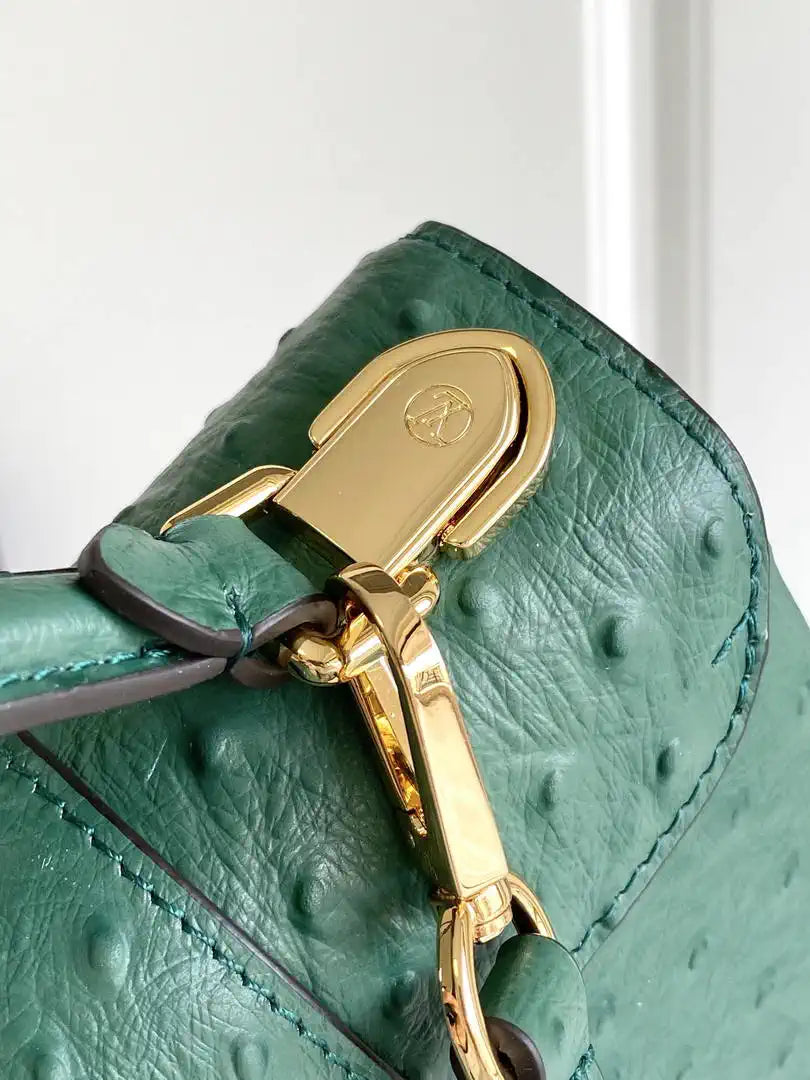 LV M87106 Louis Vuitton Ostrich Rose Des Vents Mini Green