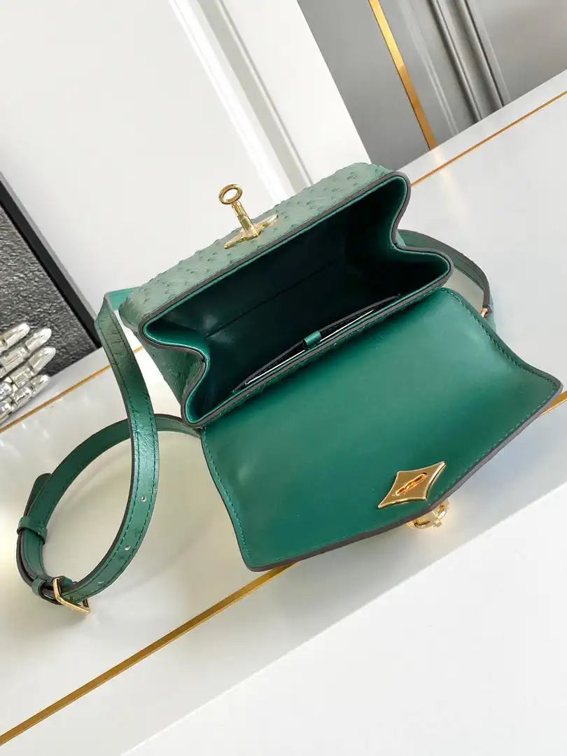 LV M87106 Louis Vuitton Ostrich Rose Des Vents Mini Green