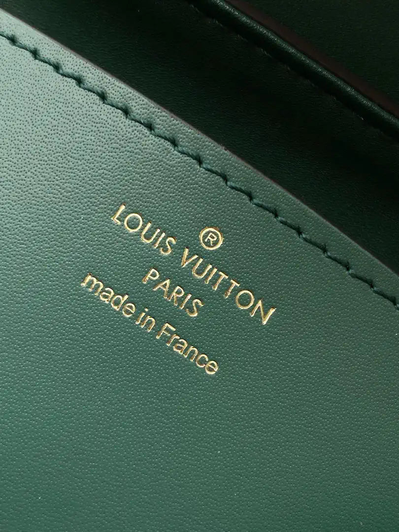 LV M87106 Louis Vuitton Ostrich Rose Des Vents Mini Green