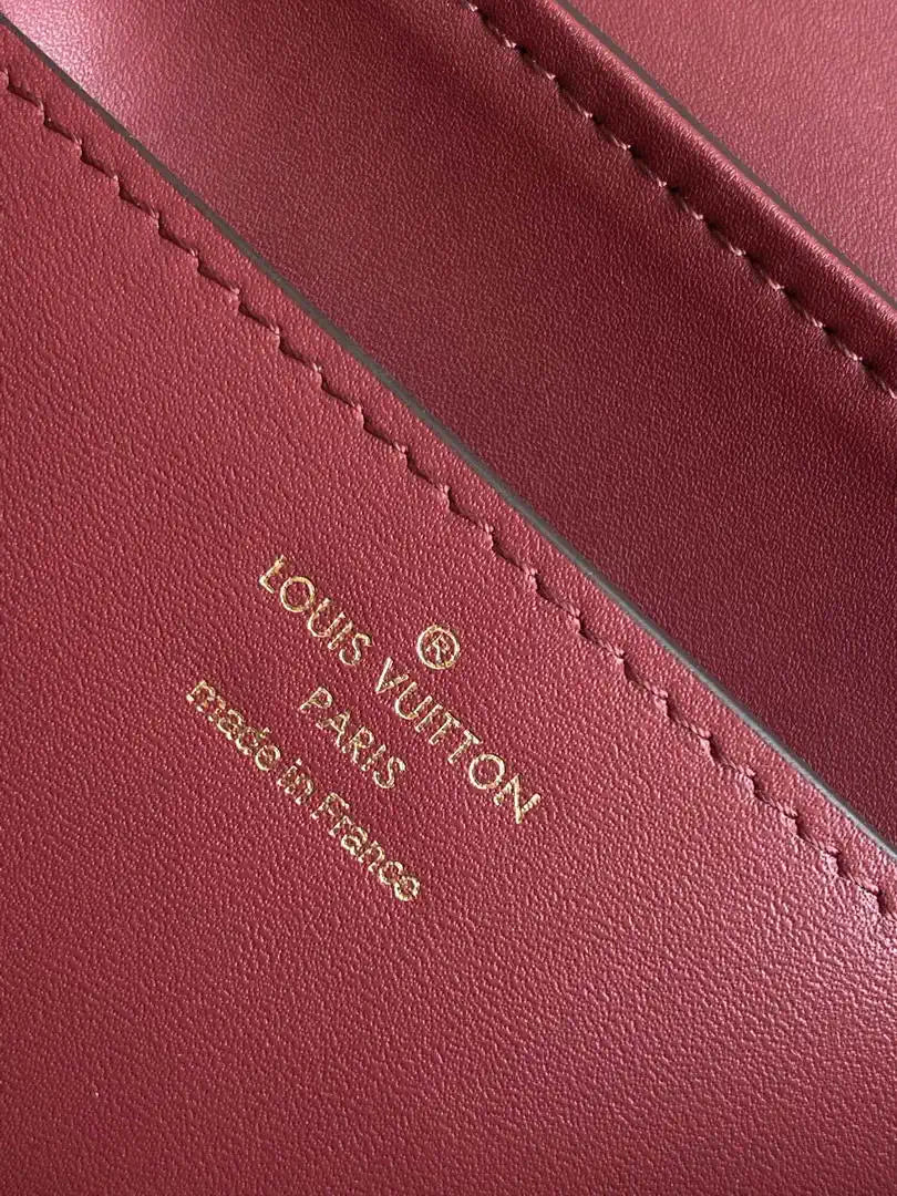 LV M87106 Louis Vuitton Ostrich Rose Des Vents Mini Wine Red