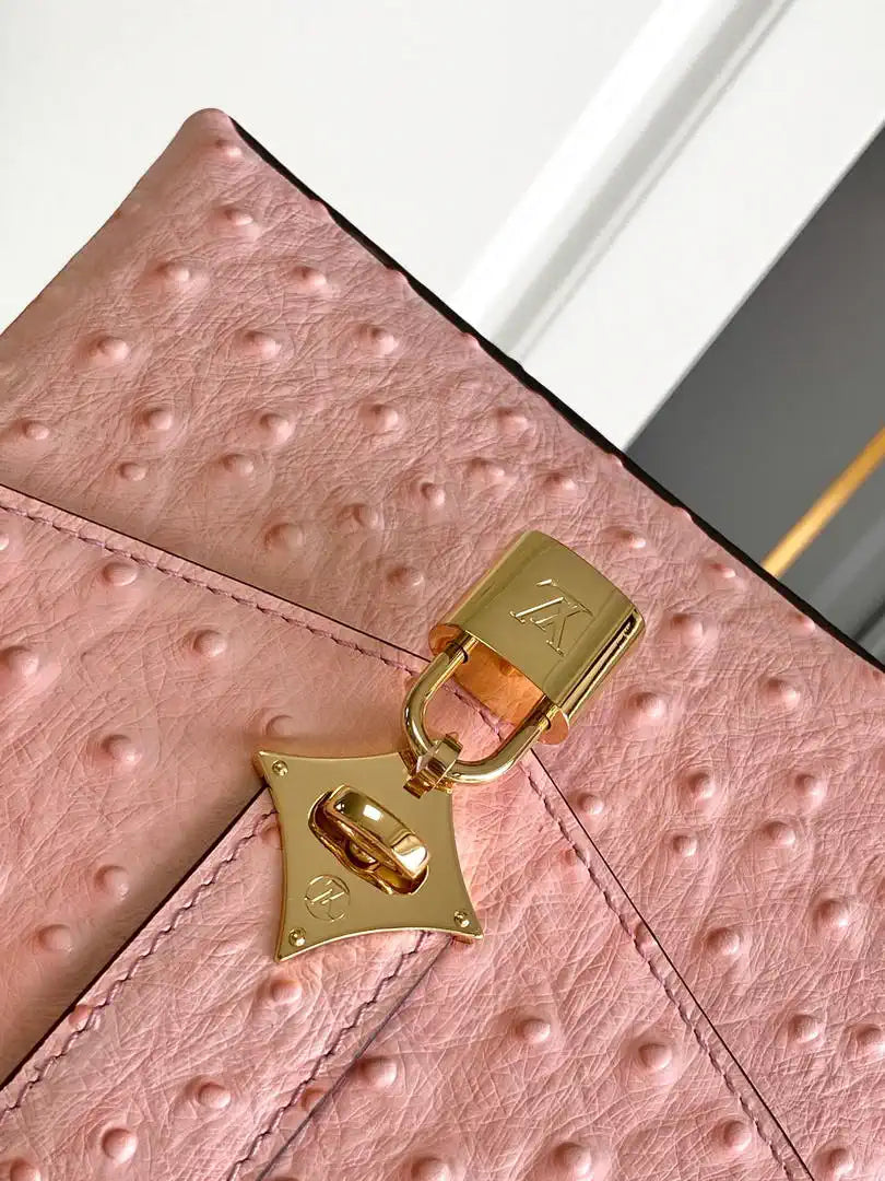 LV M87106 Louis Vuitton Ostrich Rose Des Vents Mini Pink