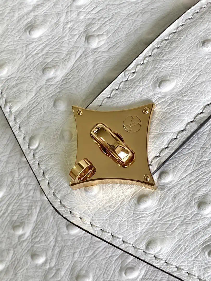 LV M87106 Louis Vuitton Ostrich Rose Des Vents Mini White