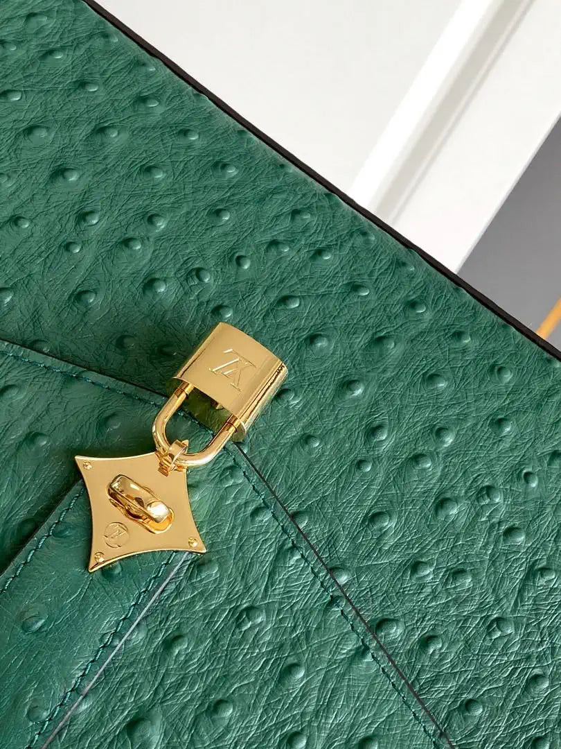 LV M87107 Louis Vuitton Ostrich Rose Des Vents MM Green