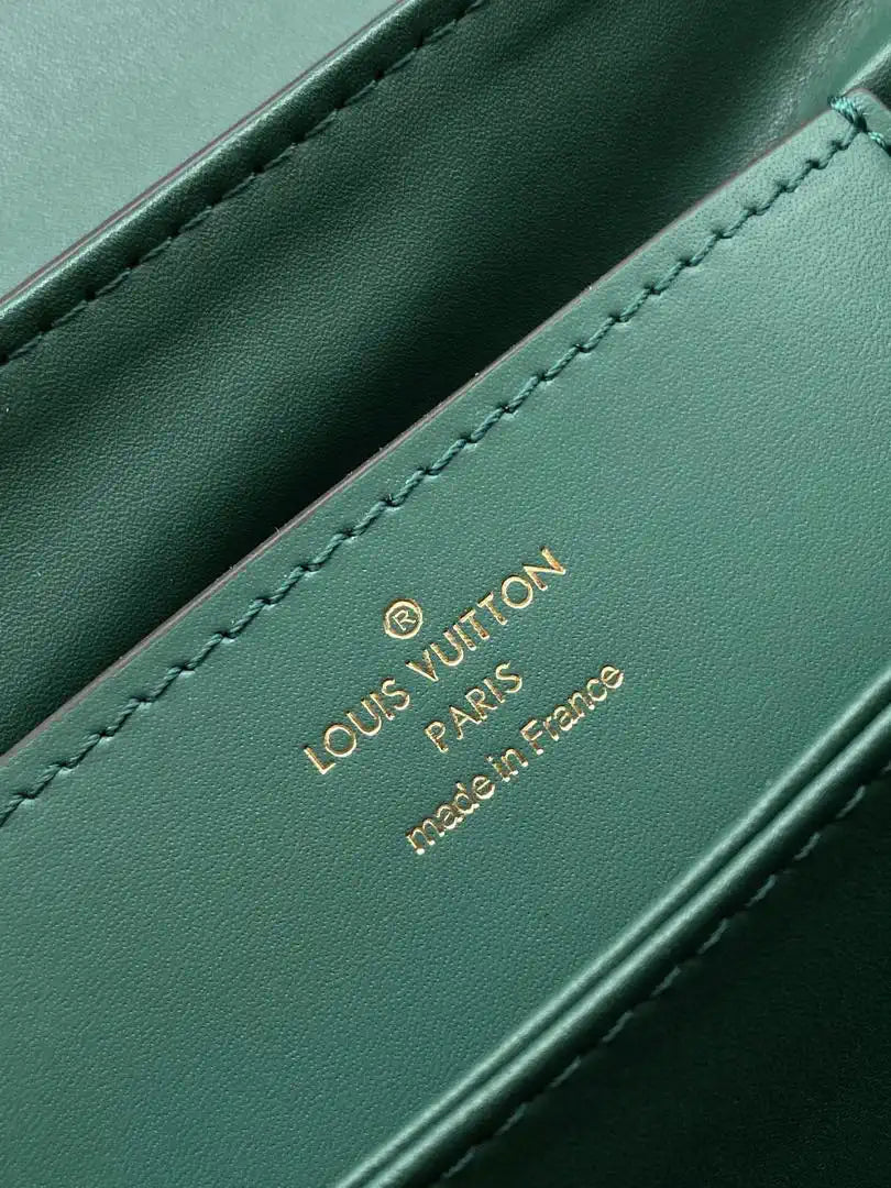 LV M87107 Louis Vuitton Ostrich Rose Des Vents MM Green