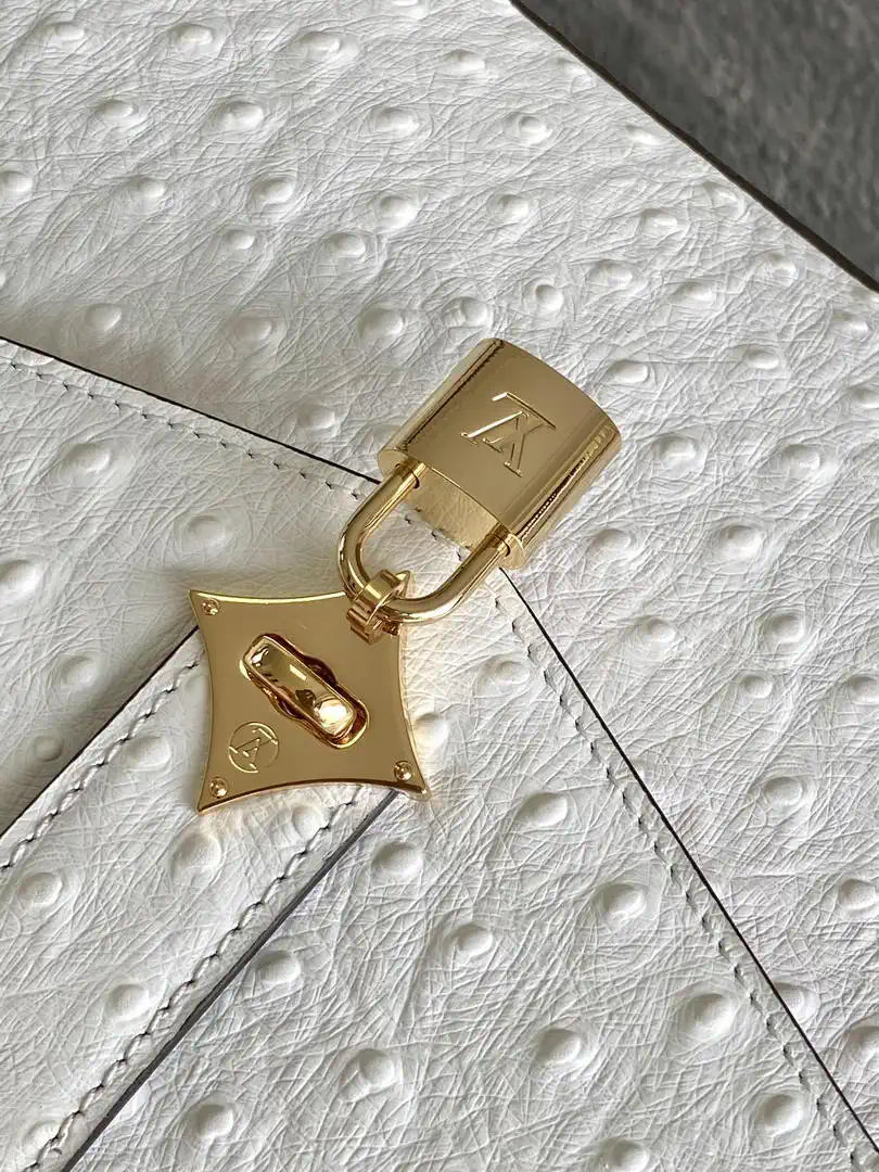 LV M87107 Louis Vuitton Ostrich Rose Des Vents MM White