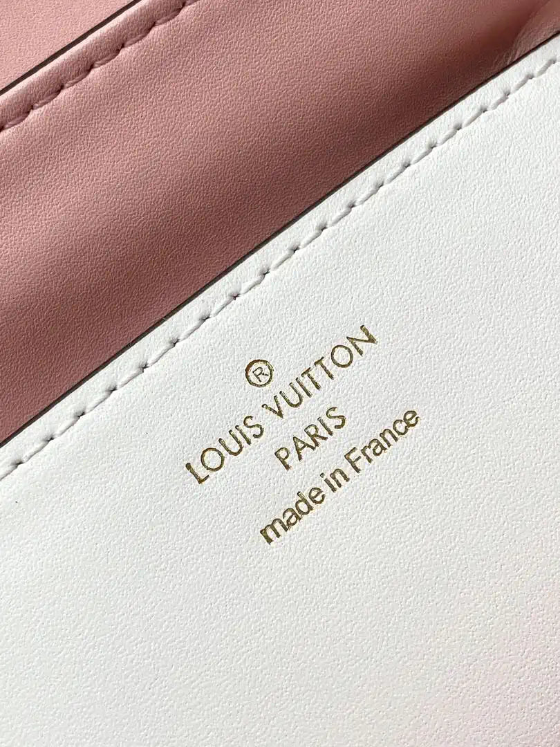 LV M87107 Louis Vuitton Ostrich Rose Des Vents MM White