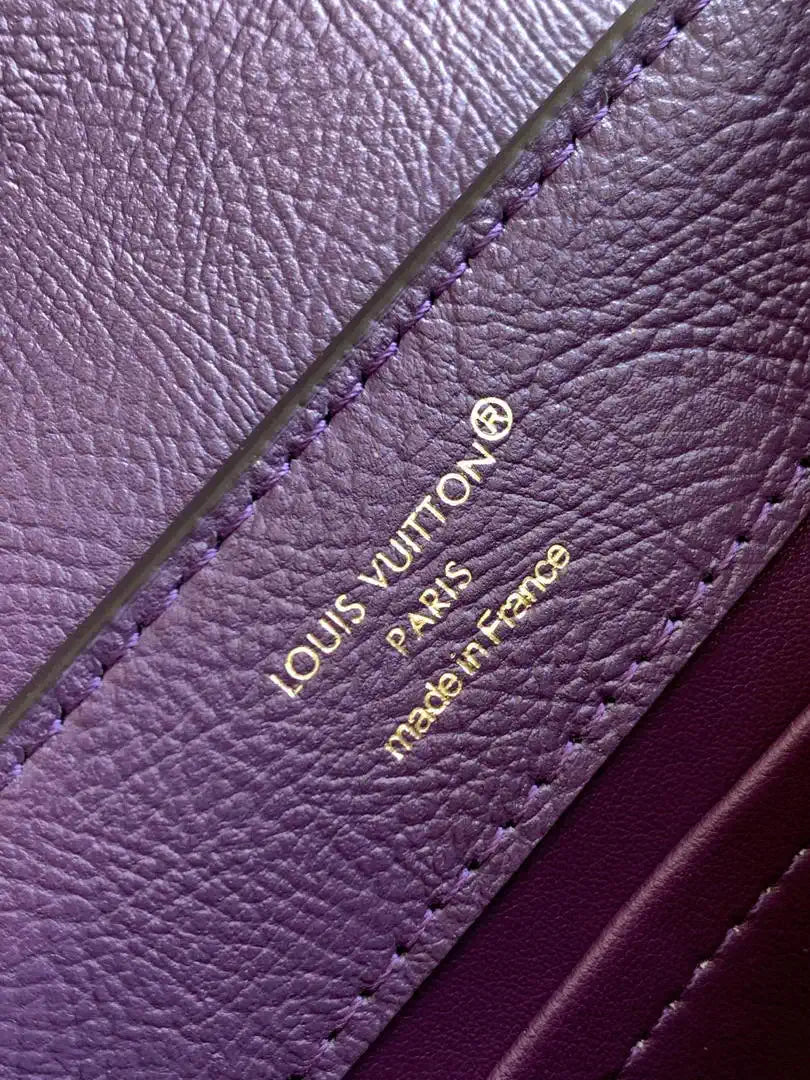 LV M24976  Louis Vuitton Capucines BB Ostrich Purple