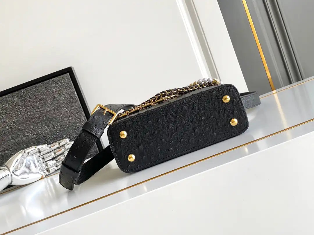 LV M87312 Louis Vuitton Ostrich Capucines Mini Black