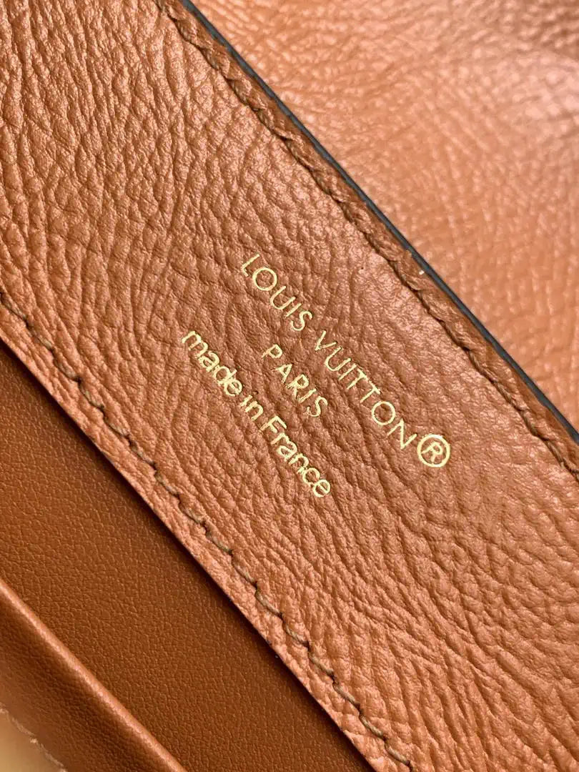 LV M87312 Louis Vuitton Ostrich Capucines Mini Brown