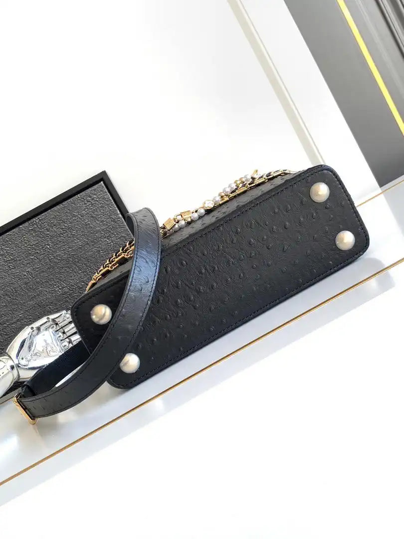 LV M87313 Louis Vuitton Ostrich Capucines BB Black