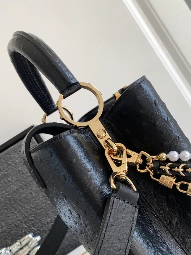 LV M87313 Louis Vuitton Ostrich Capucines BB Black