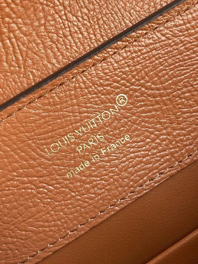 LV M87313 Louis Vuitton Ostrich Capucines BB Brown