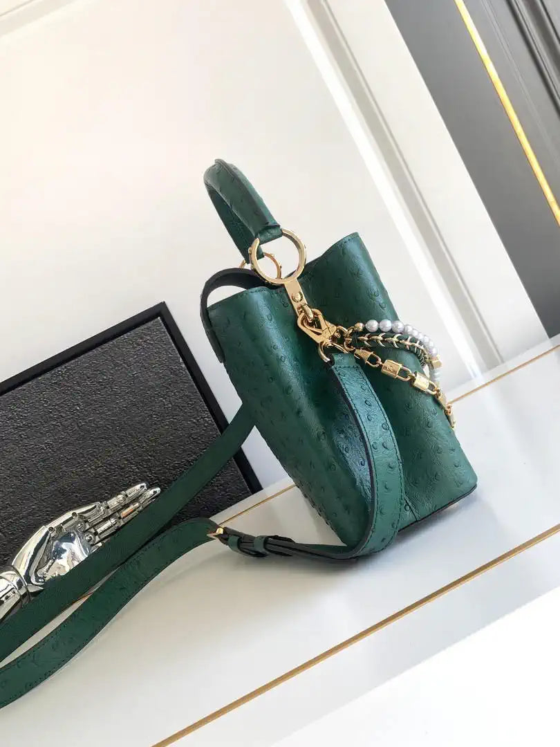 LV M87313 Louis Vuitton Ostrich Capucines BB Green