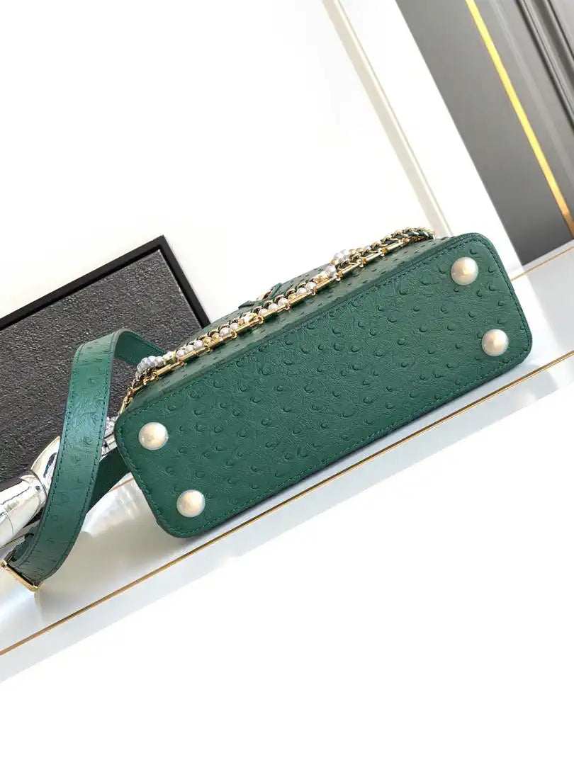 LV M87313 Louis Vuitton Ostrich Capucines BB Green