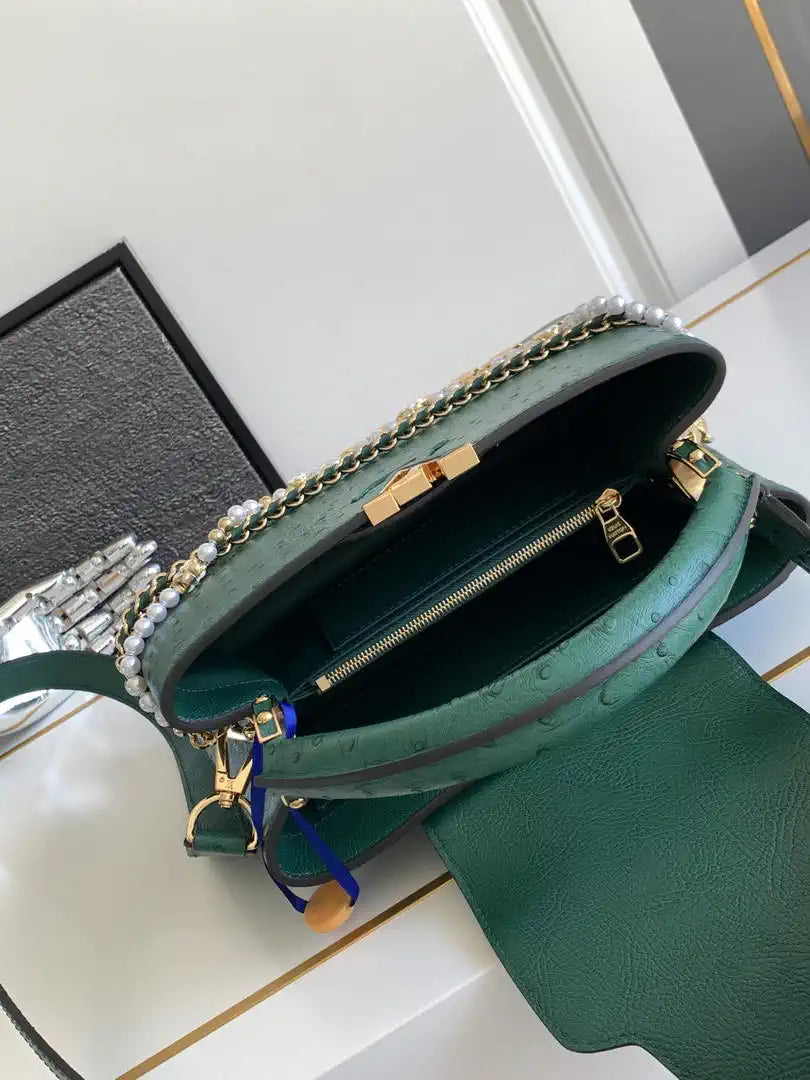 LV M87313 Louis Vuitton Ostrich Capucines BB Green