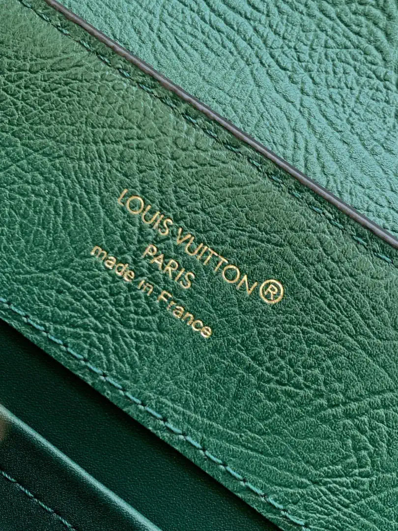 LV M87313 Louis Vuitton Ostrich Capucines BB Green