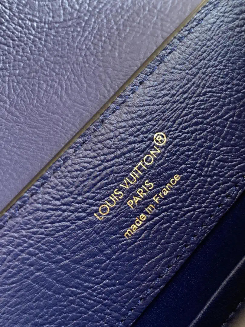 LV M87313 Louis Vuitton Ostrich Capucines BB Navy Blue