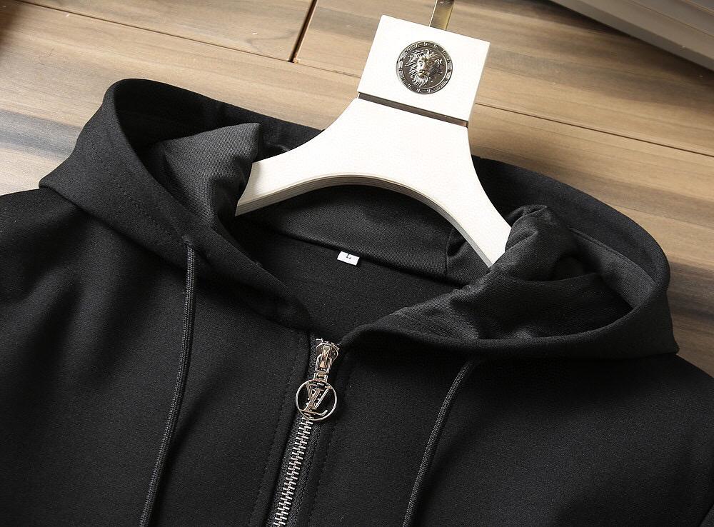 LV Men's Louis Vuitton Tracksuit 38119