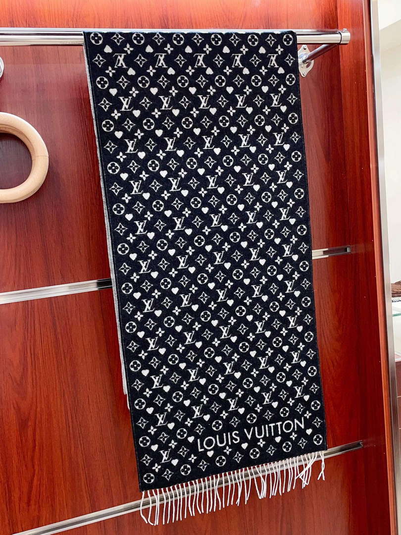 LV MP2907 Louis Vuitton Scarves Game On Scarf L38939