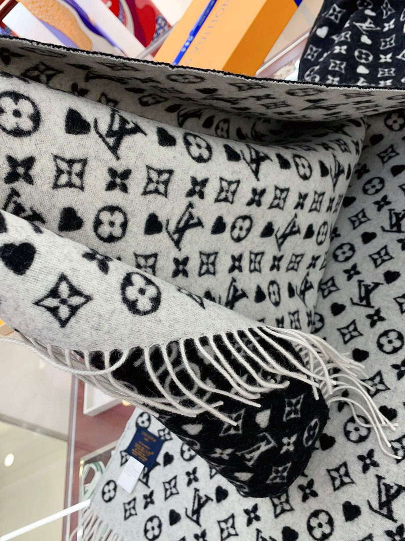 LV MP2907 Louis Vuitton Scarves Game On Scarf L38939