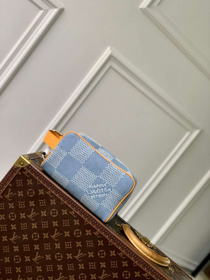 LV N40753 Louis Vuitton Locker Dopp Kit Bag Blue