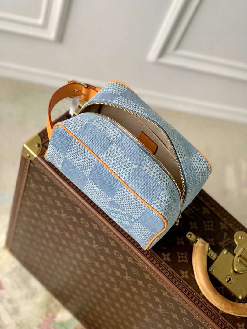 LV N40753 Louis Vuitton Locker Dopp Kit Bag Blue - Default Title - View 9