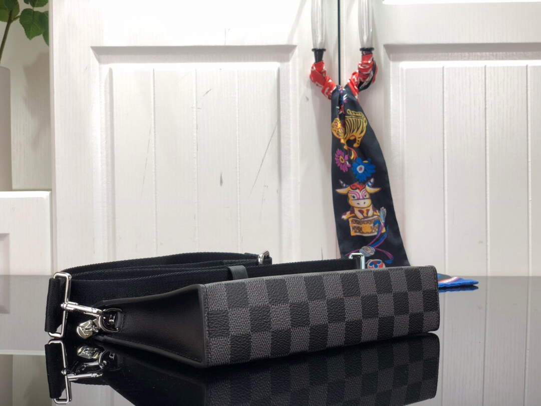 LV N64608 Louis Vuitton Gaston Wearable Wallet Black - Default Title - View 4