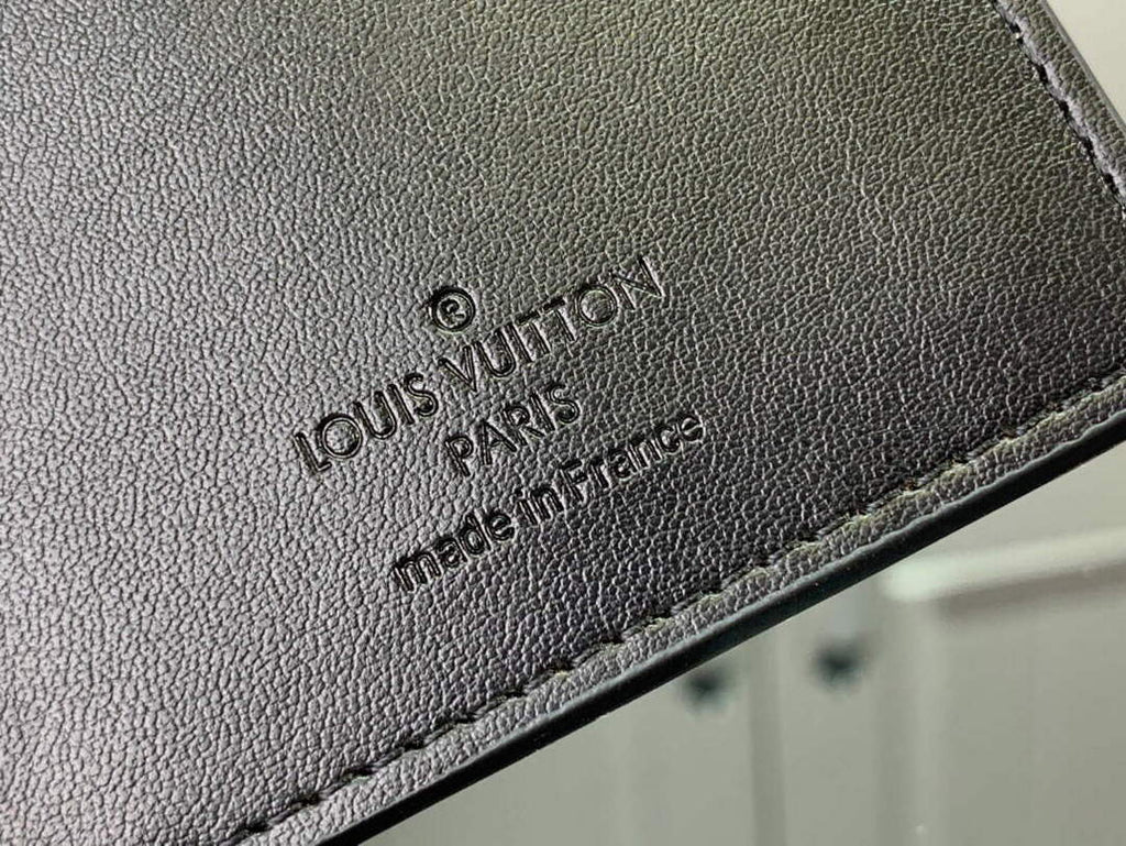LV N81818 Louis Vuitton Brazza Wallet Crocodilien Tan