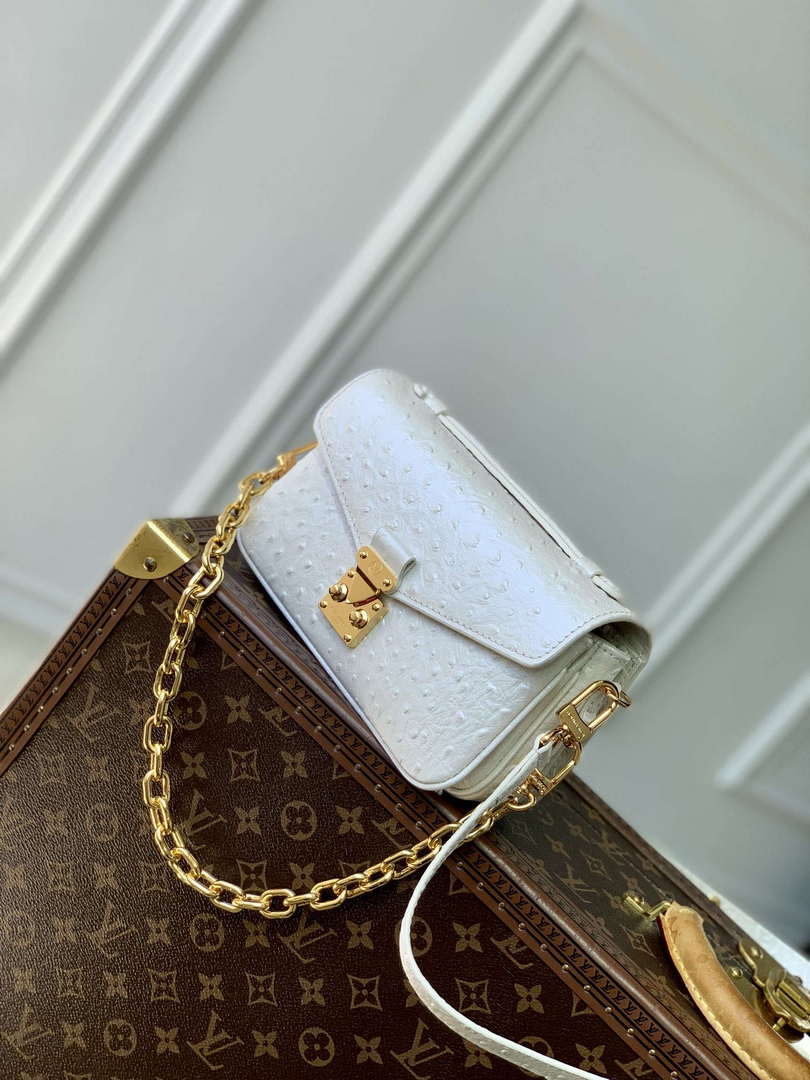 LV N85902 Louis Vuitton Pochette M¨¦tis East West Bag Ostrich leather White Pearl