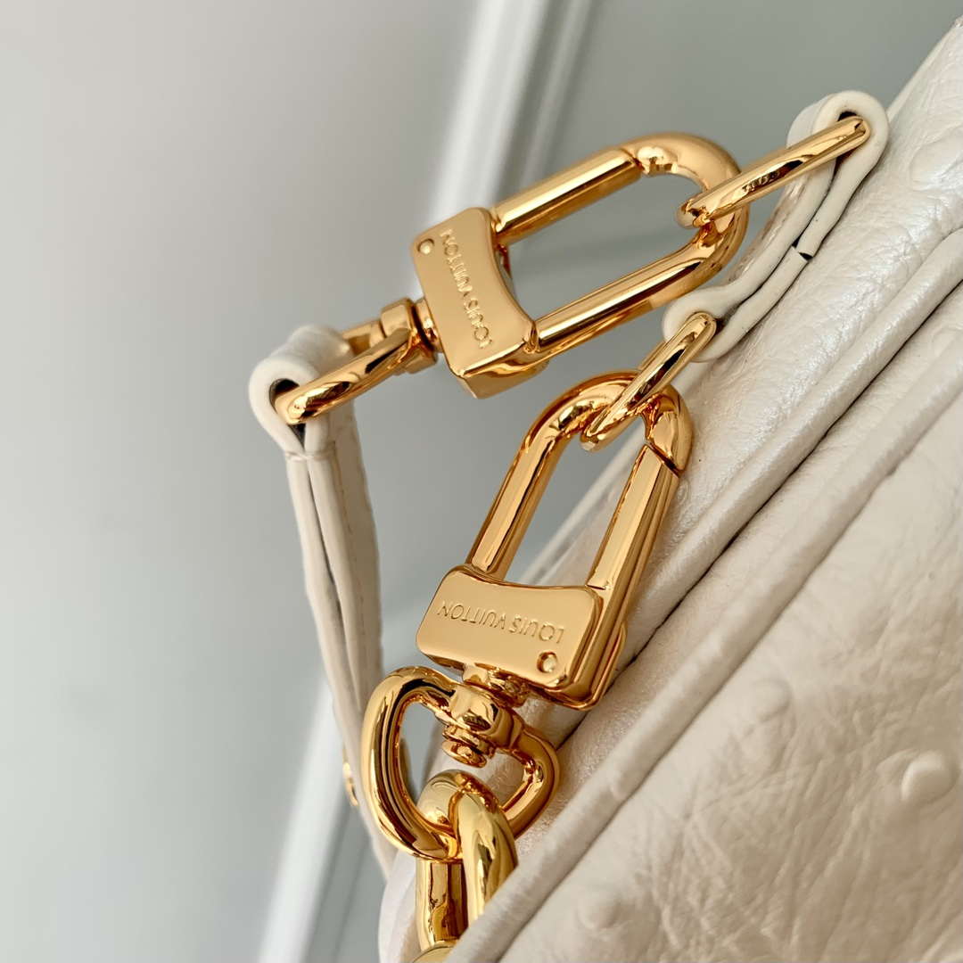 LV N85902 Louis Vuitton Pochette M¨¦tis East West Bag Ostrich leather White Pearl