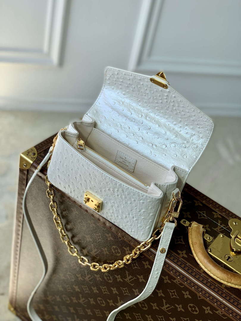 LV N85902 Louis Vuitton Pochette M¨¦tis East West Bag Ostrich leather White Pearl