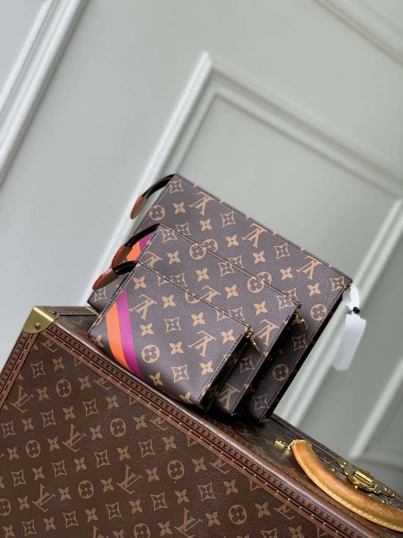 LV P01952 Louis Vuitton Trio Toilet Pouch Mon Monogram Brown