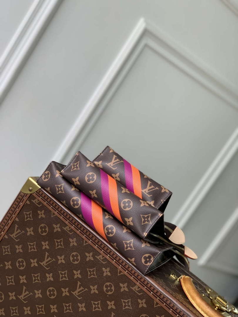 LV P01952 Louis Vuitton Trio Toilet Pouch Mon Monogram Brown - Default Title - View 3