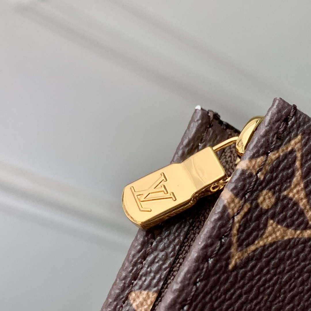 LV P01952 Louis Vuitton Trio Toilet Pouch Mon Monogram Brown