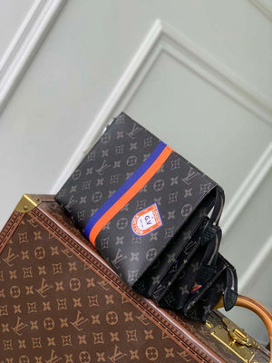 LV P01957 Louis Vuitton Trio Toilet Pouch Mon Monogram Black - Default Title - View 2