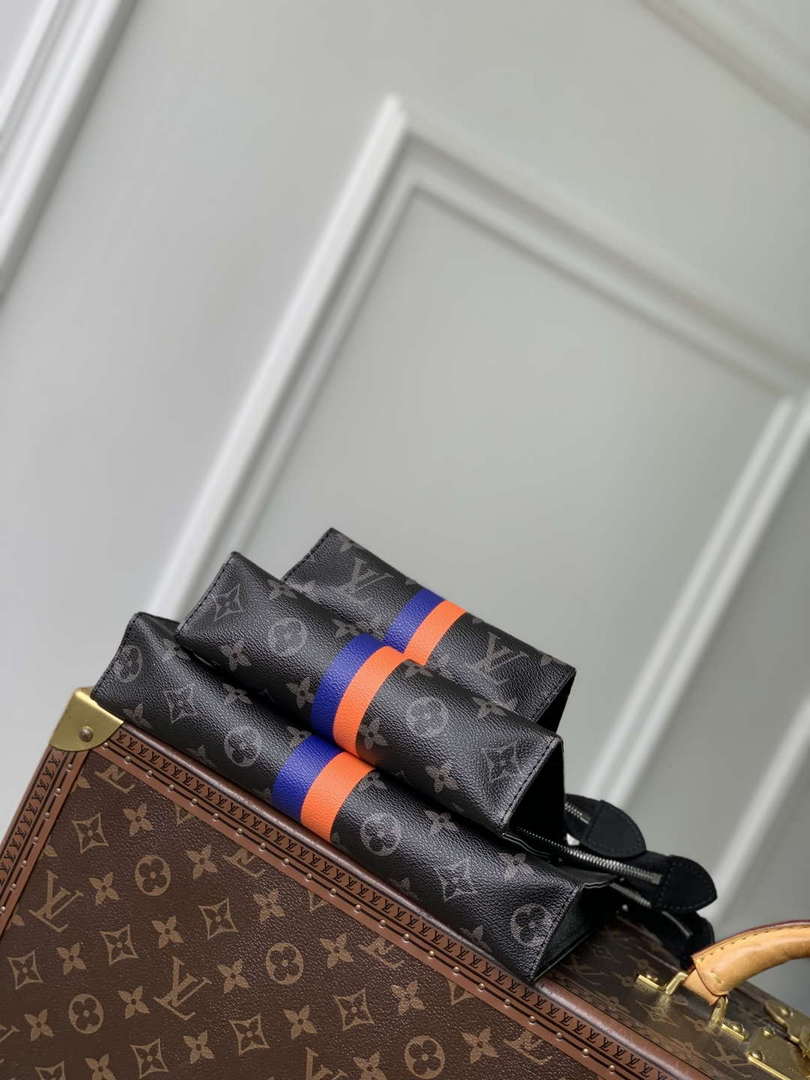 LV P01957 Louis Vuitton Trio Toilet Pouch Mon Monogram Black
