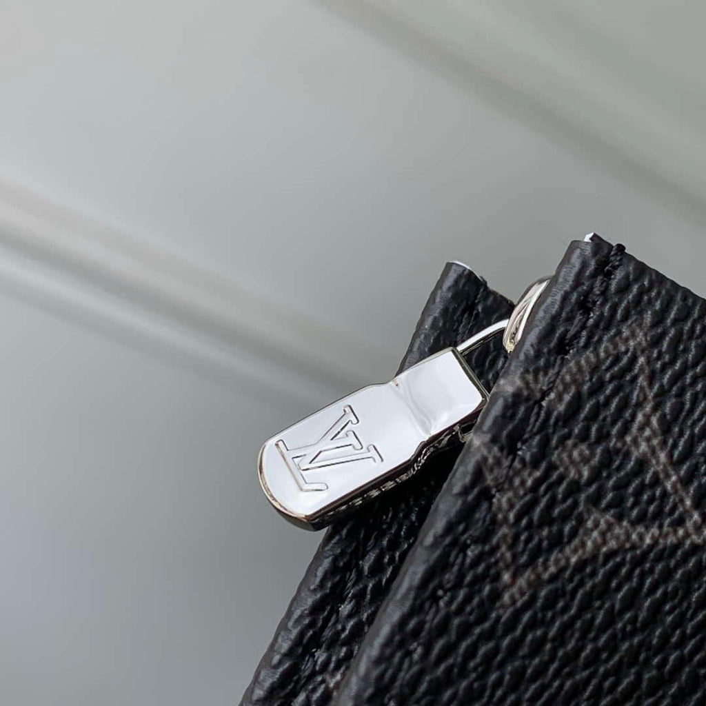 LV P01957 Louis Vuitton Trio Toilet Pouch Mon Monogram Black