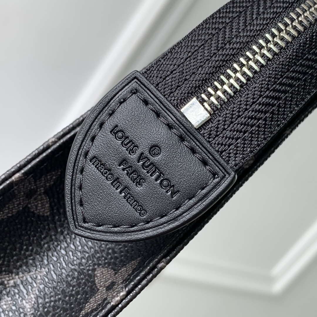 LV P01957 Louis Vuitton Trio Toilet Pouch Mon Monogram Black