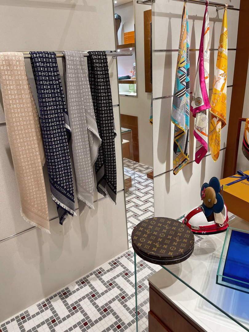 LV Scarves Louis Vuitton Monogram Shawl Scarf M60004