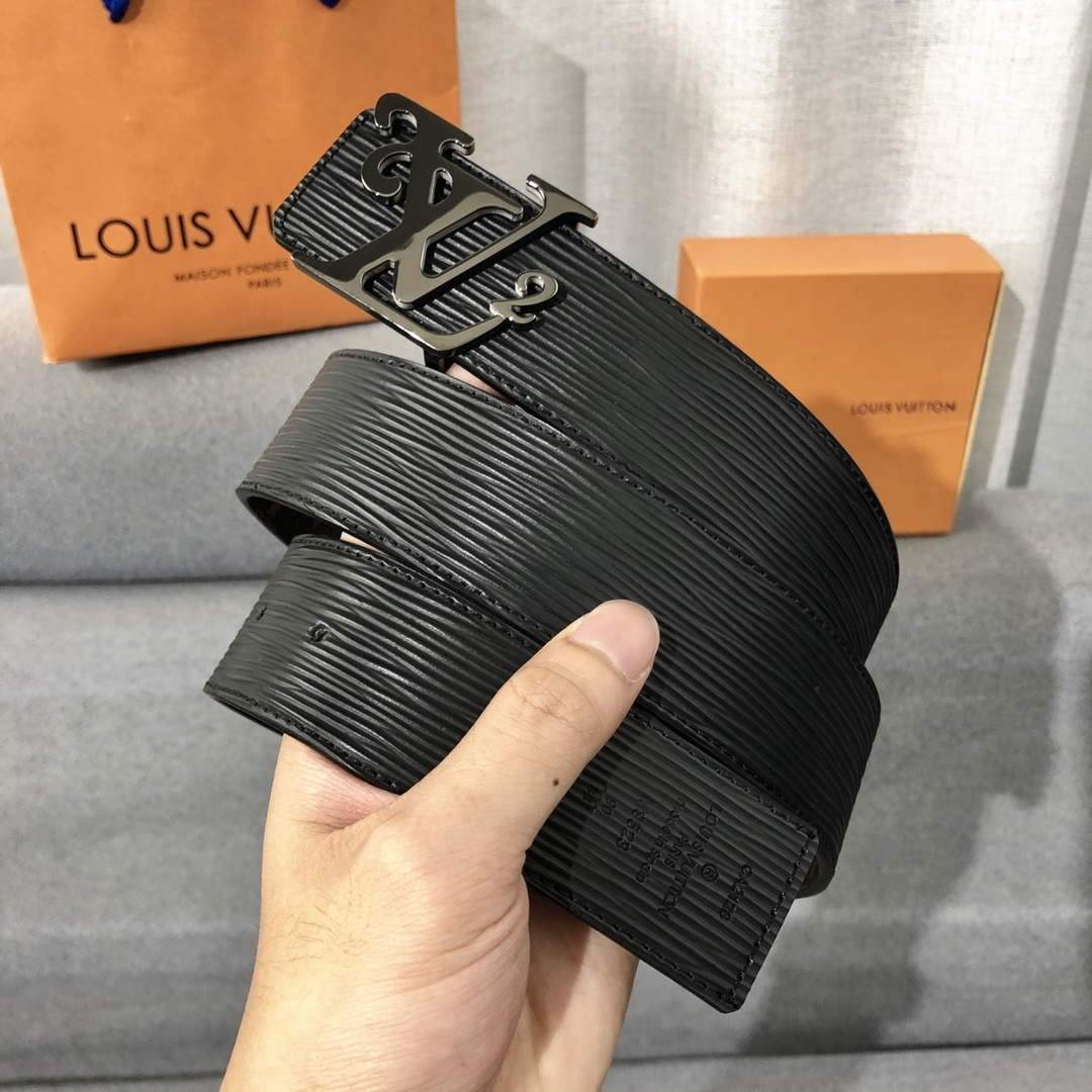 LV Women's Men's Belts Collection Louis Vuitton Initials 40MM Belt 19071