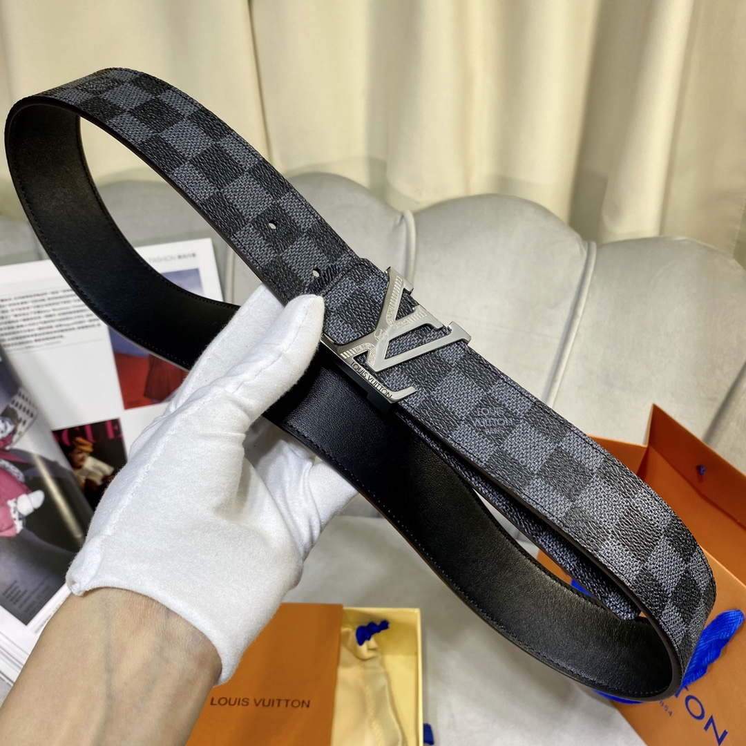 LV Women's Men's Belts Collection Louis Vuitton Initials 40MM Belt 19072