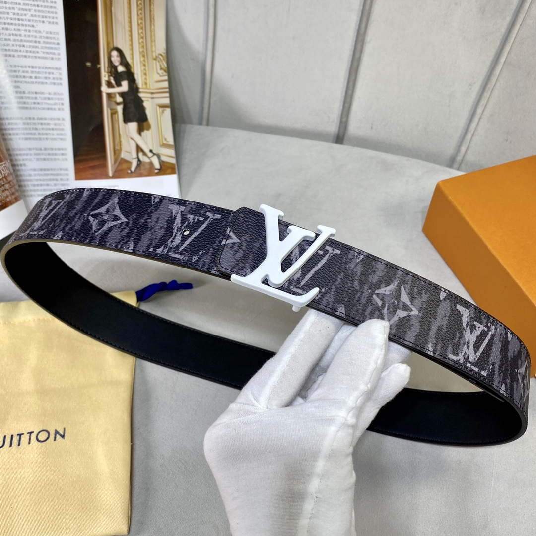 LV Women's Men's Belts Collection Louis Vuitton Initials 40MM Belt 19073
