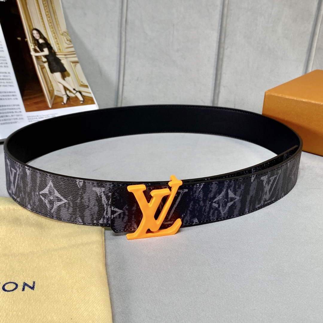 LV Women's Men's Belts Collection Louis Vuitton Initials 40MM Belt 19073