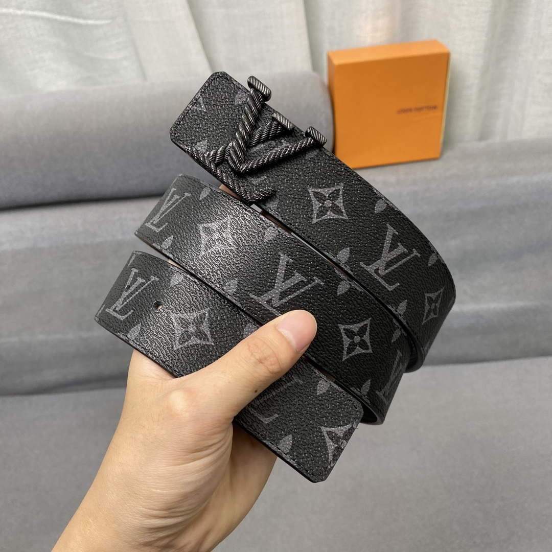 LV Women's Men's Belts Collection Louis Vuitton Initials 40MM Belt 19074