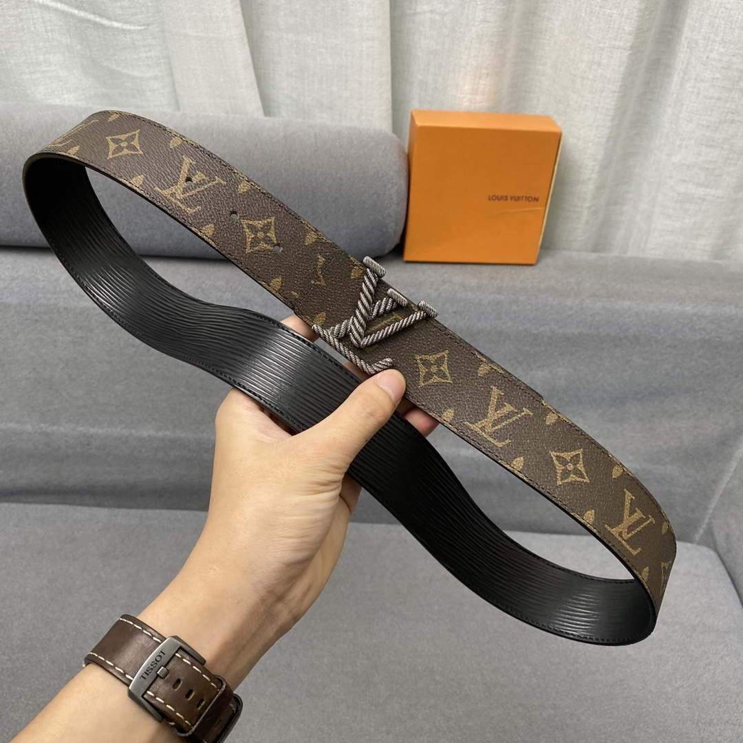 LV Women's Men's Belts Collection Louis Vuitton Initials 40MM Belt 19074