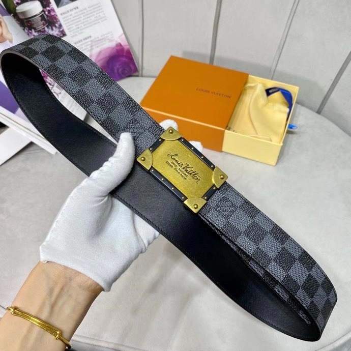 LV Women's Men's Belts Collection Louis Vuitton Initials 40MM Belt 19099