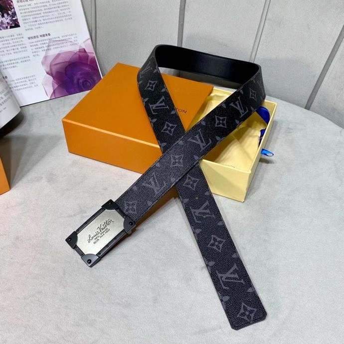 LV Women's Men's Belts Collection Louis Vuitton Initials 40MM Belt 19099