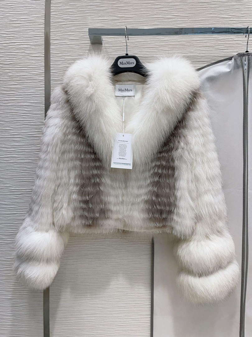 Max Mara Women's Fashion Clothing Fur Coat M78360