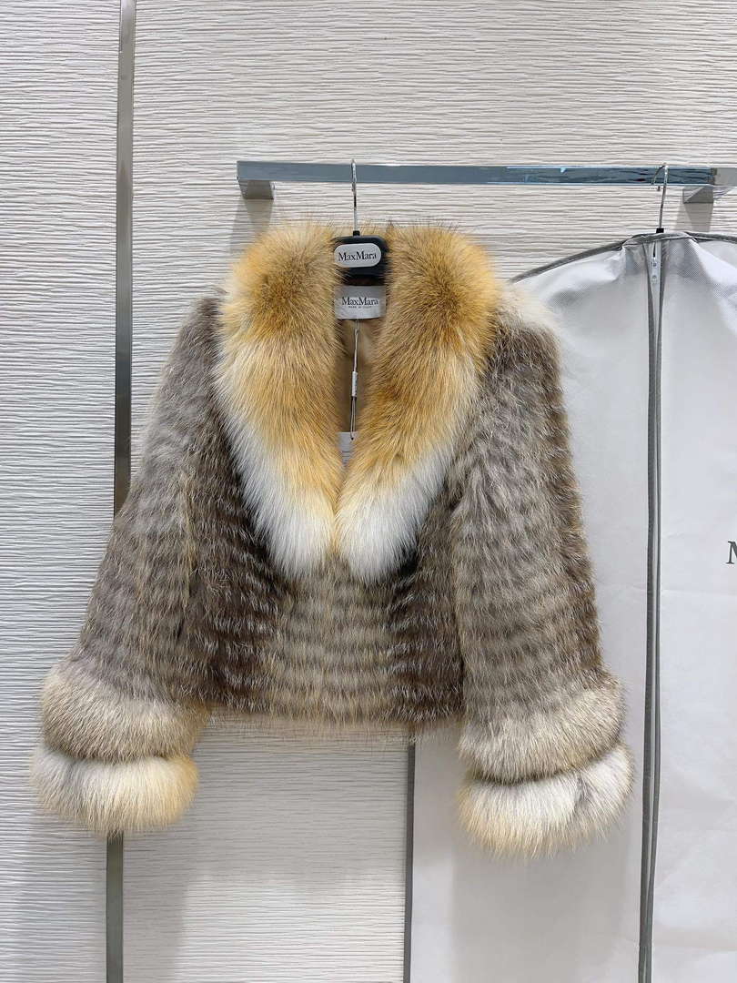 Max Mara Women's Fashion Clothing Fur Coat M78361