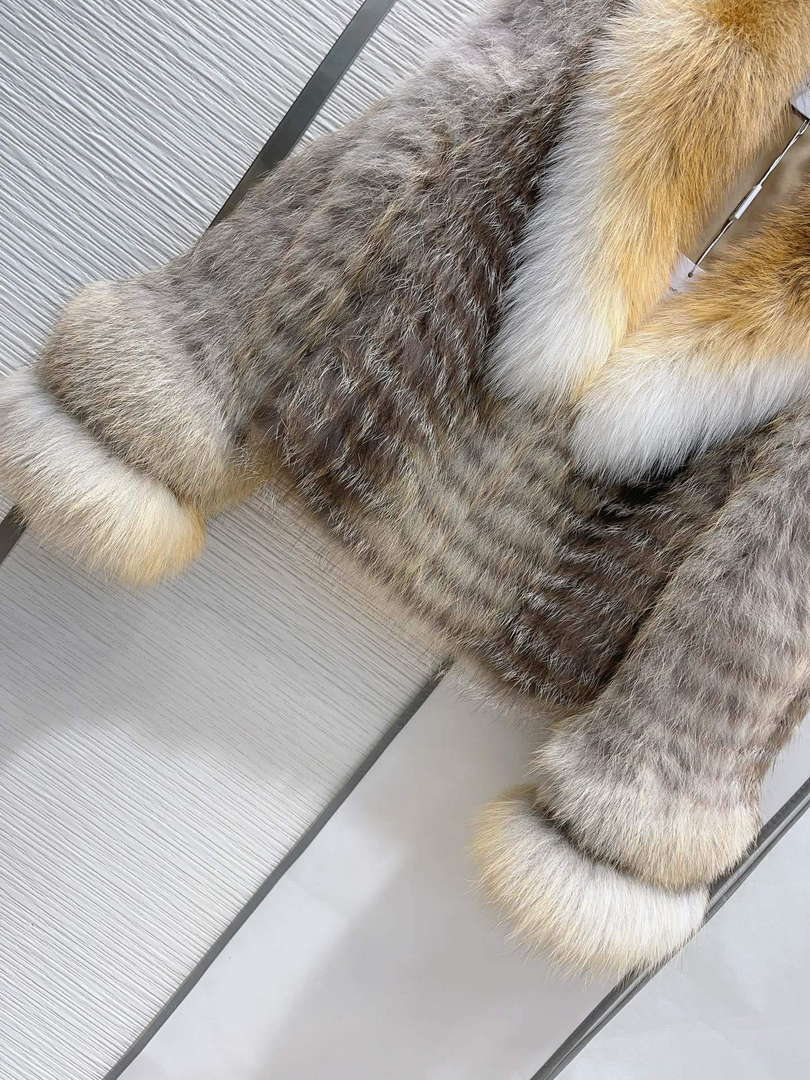 Max Mara Women's Fashion Clothing Fur Coat M78361